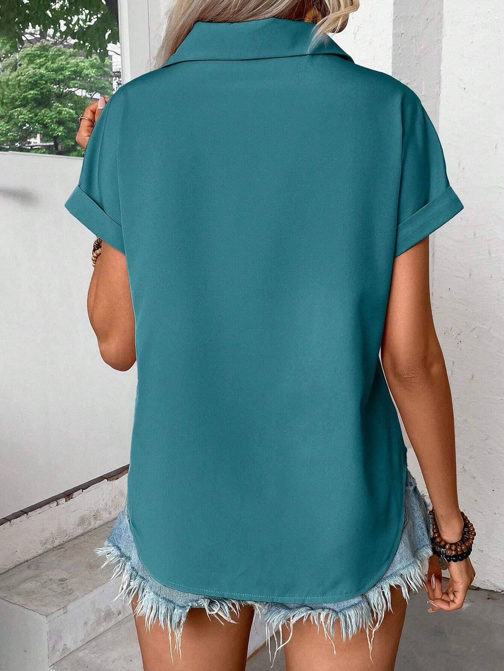 Plain color button-down pleated shoulder shirt