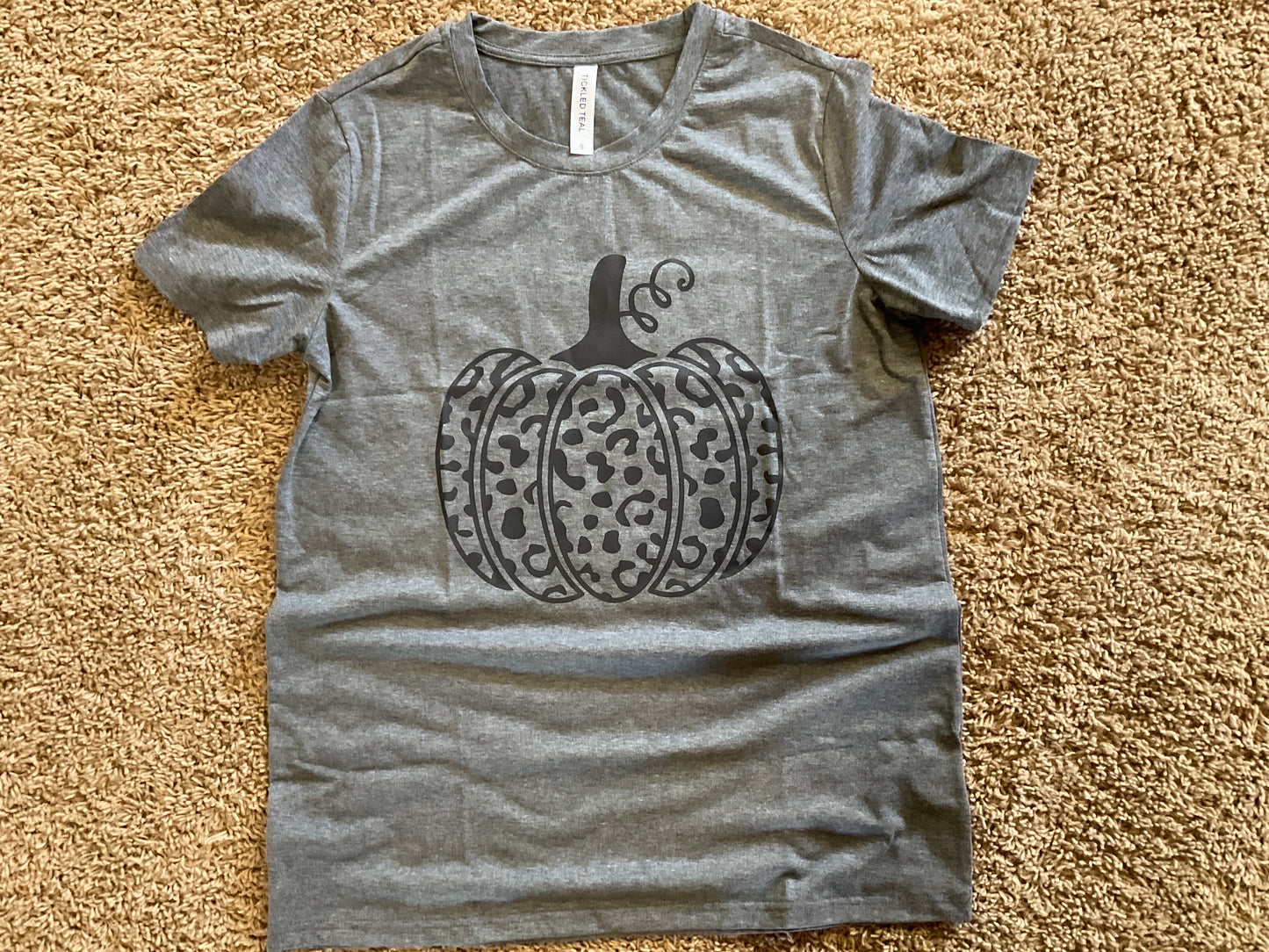 Cheetah Outline Pumpkin Graphic Tee