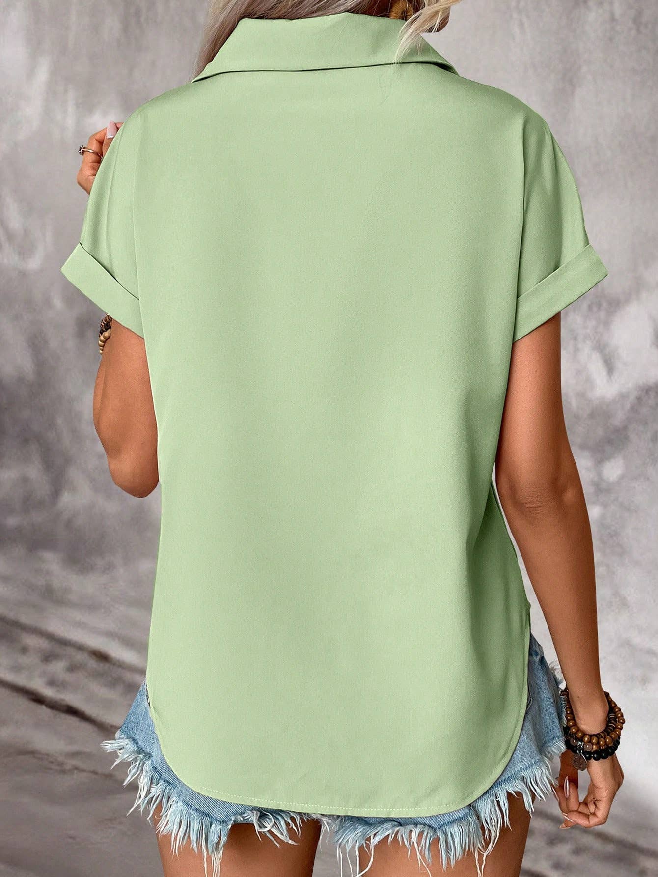 Plain color button-down pleated shoulder shirt