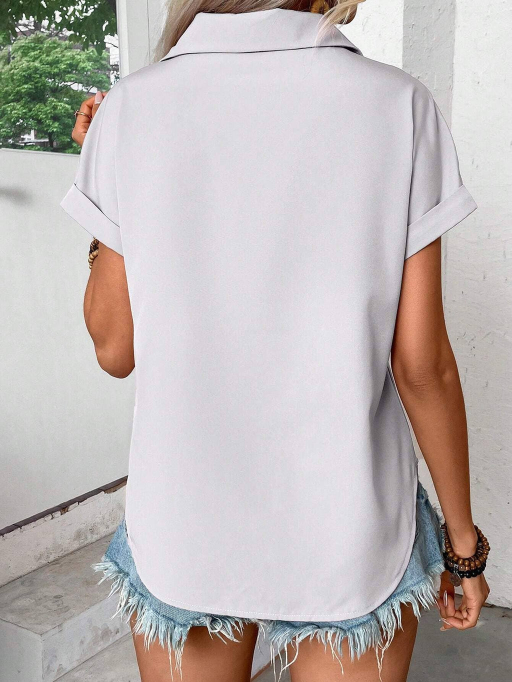 Plain color button-down pleated shoulder shirt